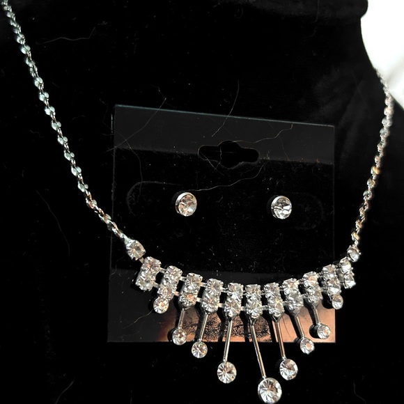 2 PIECE CLEAR RHINESTONE EARRING AND NECKLACE SET - Picture 11 of 13